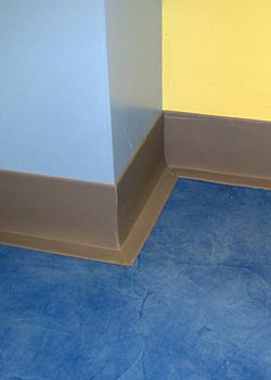Art. VINYLART con zoccolini in pvc preformati